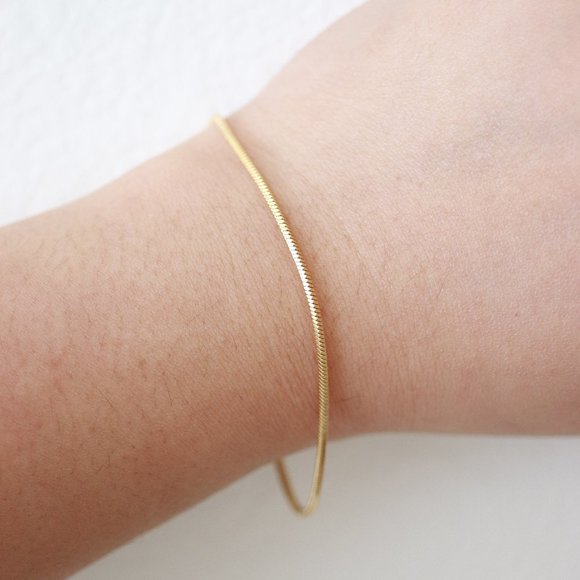 1.5mm Snake Chain Bracelet Gold Plated Stainless Steel - Picture 1 of 3